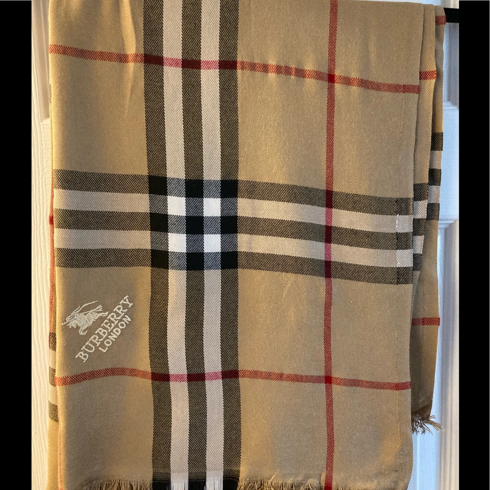 Nice and wide pashmina,scarf